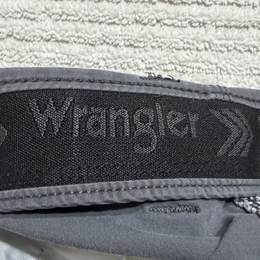 Wrangler Men's Cargo Flat Front Shorts size 40 Charcoal Gray